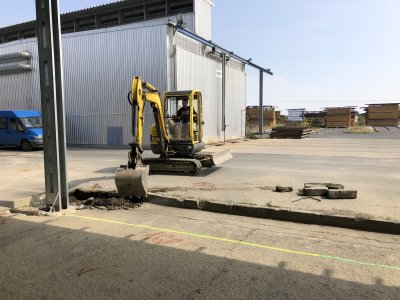 Betonové podlahy + dešťová kanalizace, zemní práce - Cheb